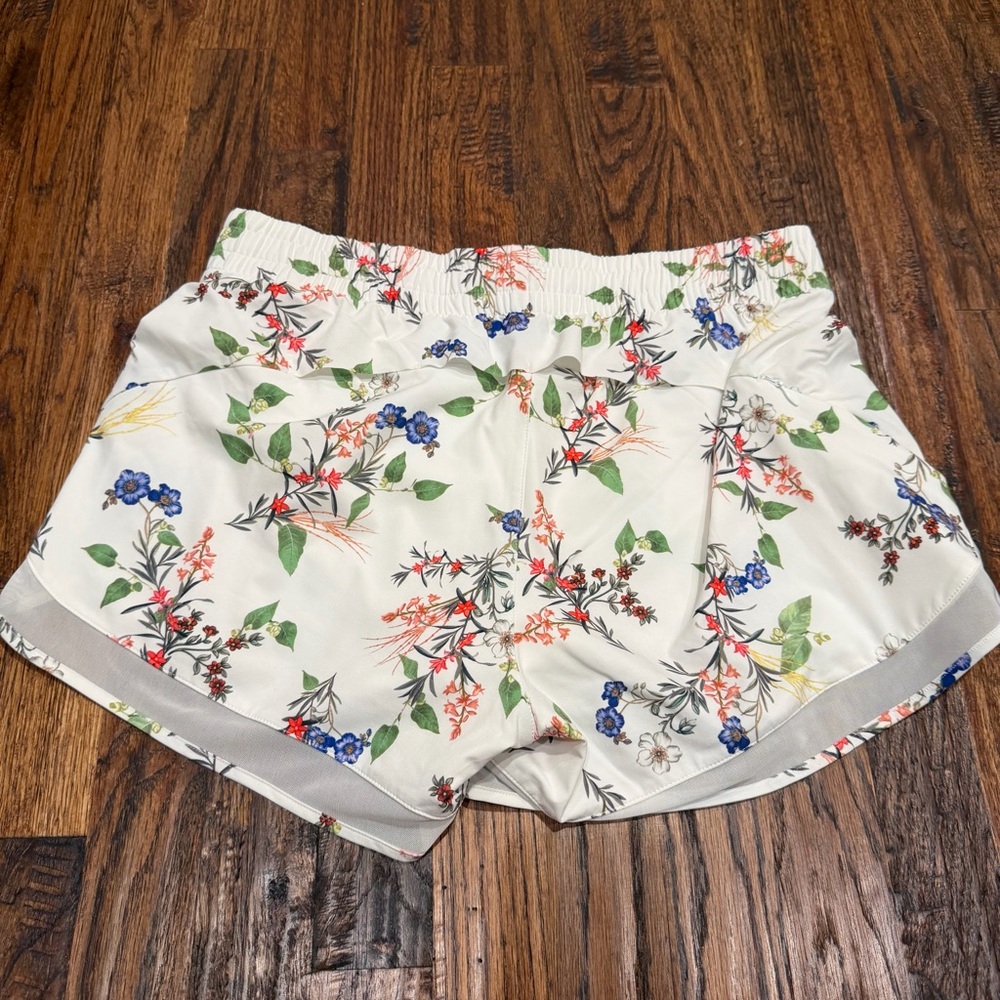 Athleta Mesh Racer Run Mid Rise Shorts - Picture 3 of 3